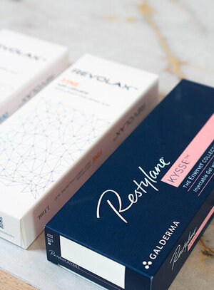 Dame får laser hårfjerning hos Velbehag Medisinsk Hudklinikk