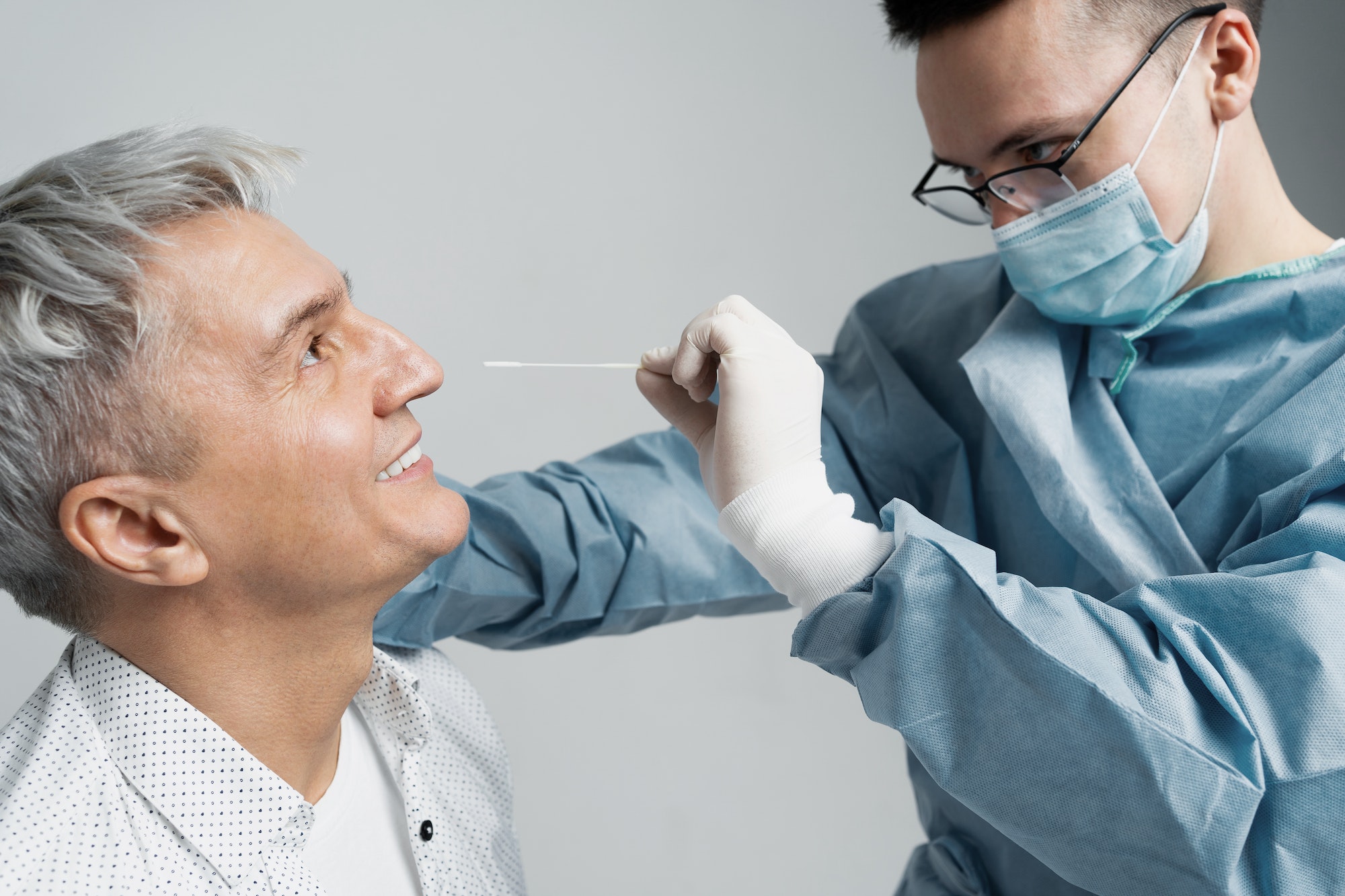 pcr test for the virus the doctor takes the diagnosis from the patient